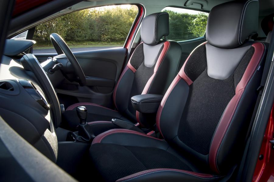 Интерьер Renault Clio 2016 года  (UK) (фото 23 из 31)